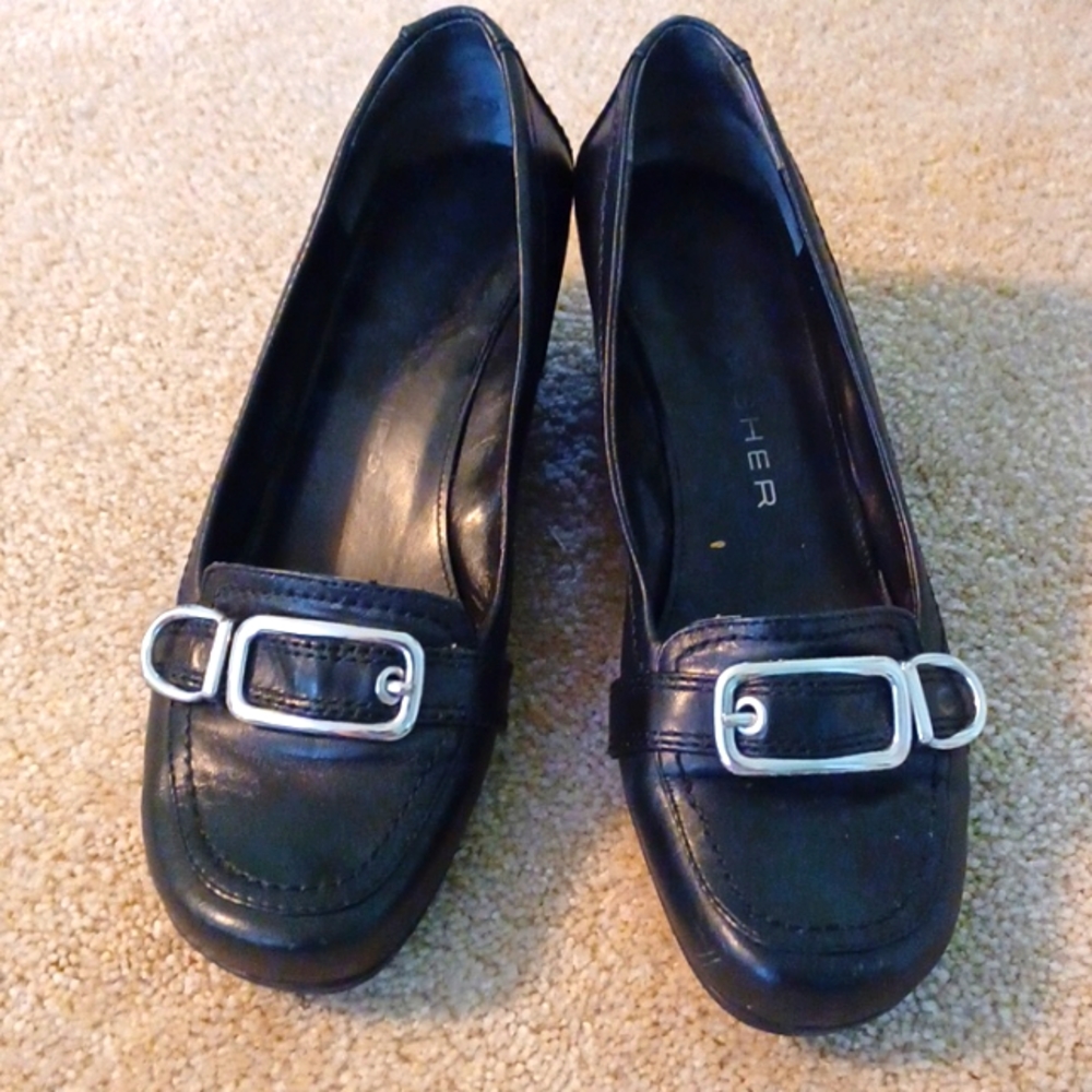 GUC Marc Fisher Black leather wedges size 6.5